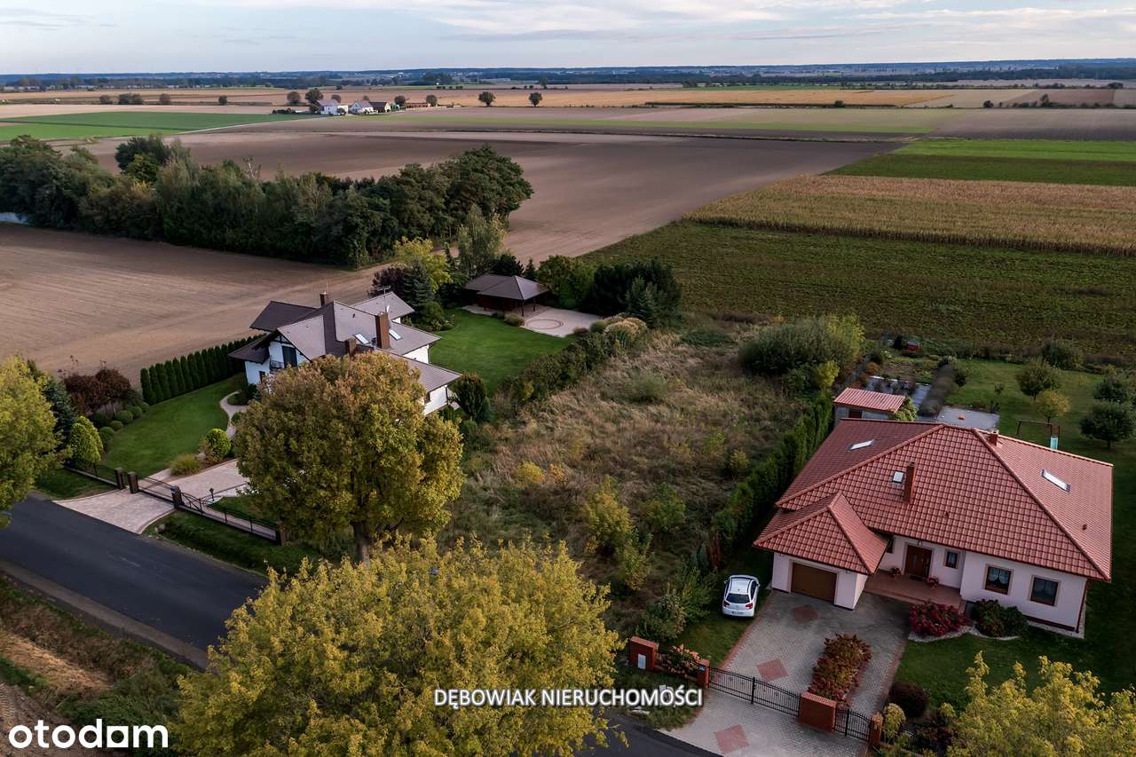 Obszerna działka budowlana-11