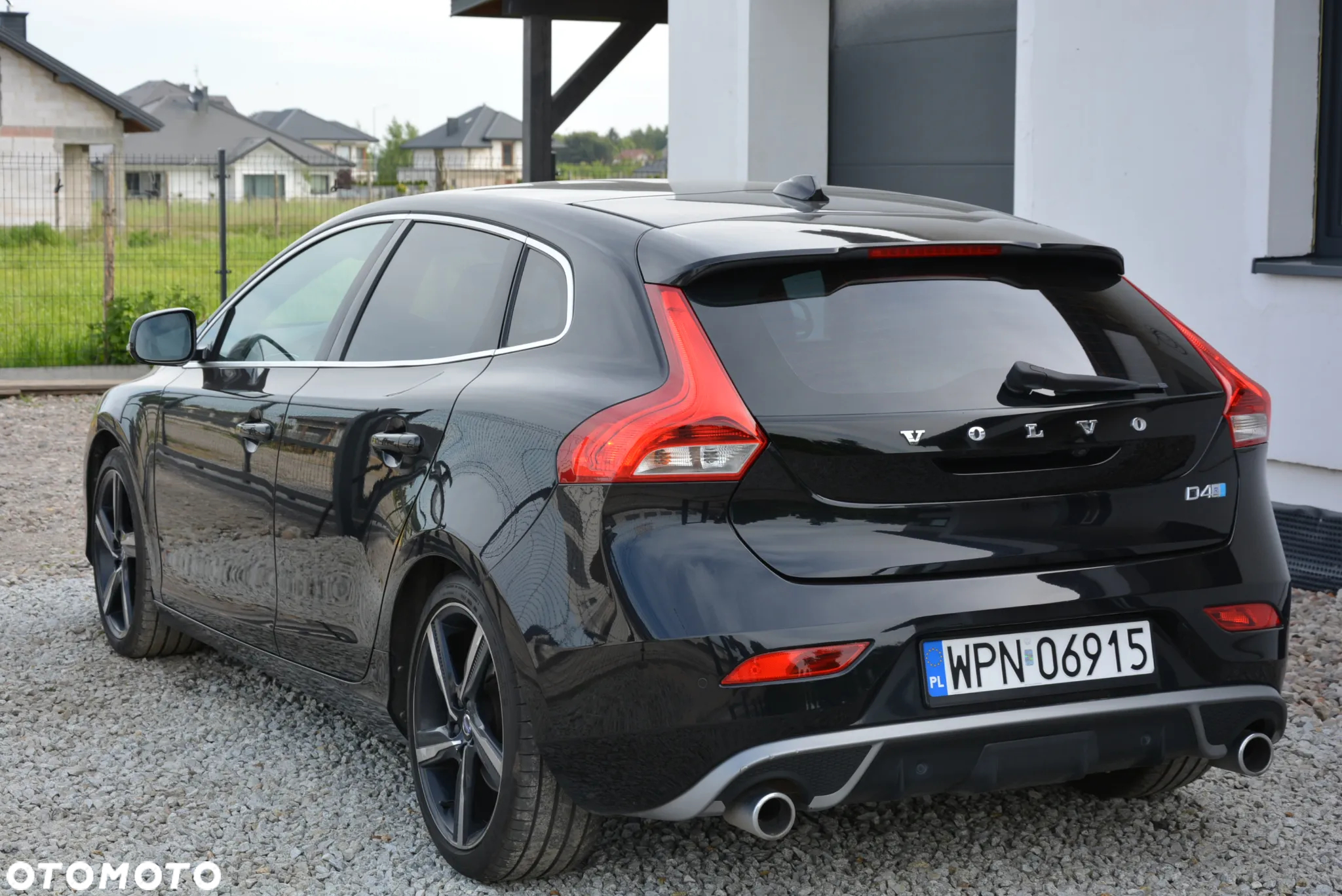 Volvo V40 D4 Drive-E R-Design Summum - 4