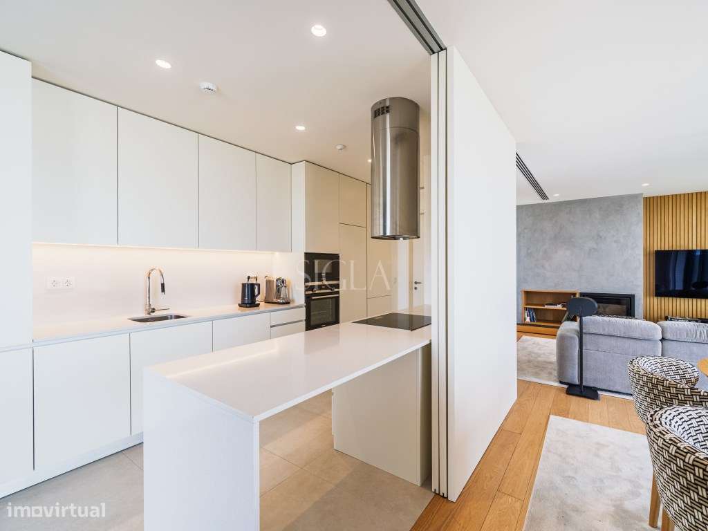 Penthouse T3 com piscina no terraço - Primeira linha de Mar-14