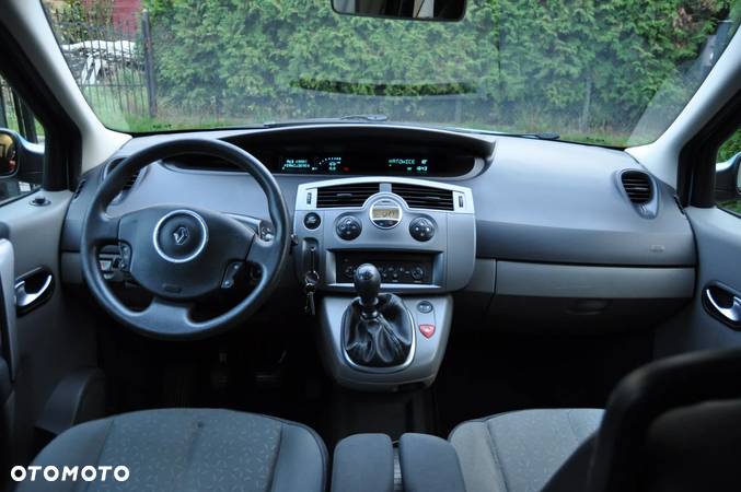 Renault Grand Scenic - 10