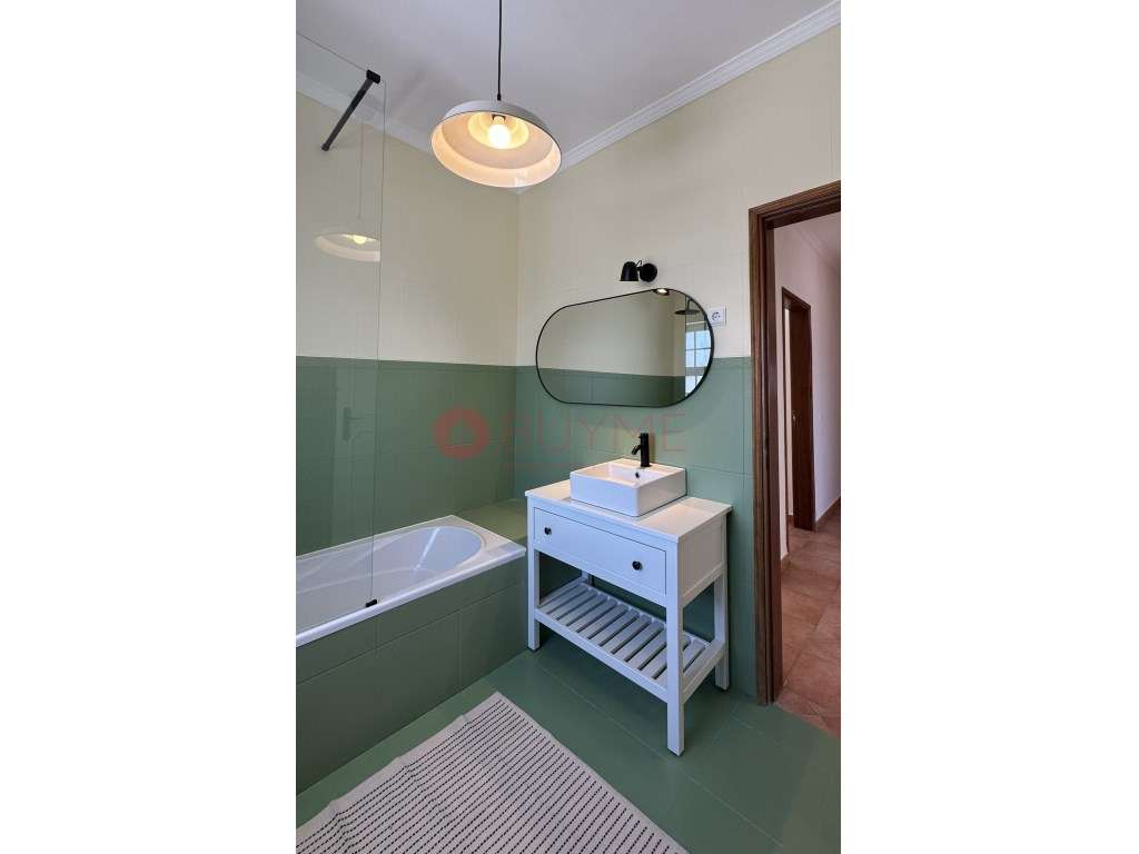 Moradia V4 Exclusiva com Piscina, Jacuzzi e Amplos Jardins em Almancil-38