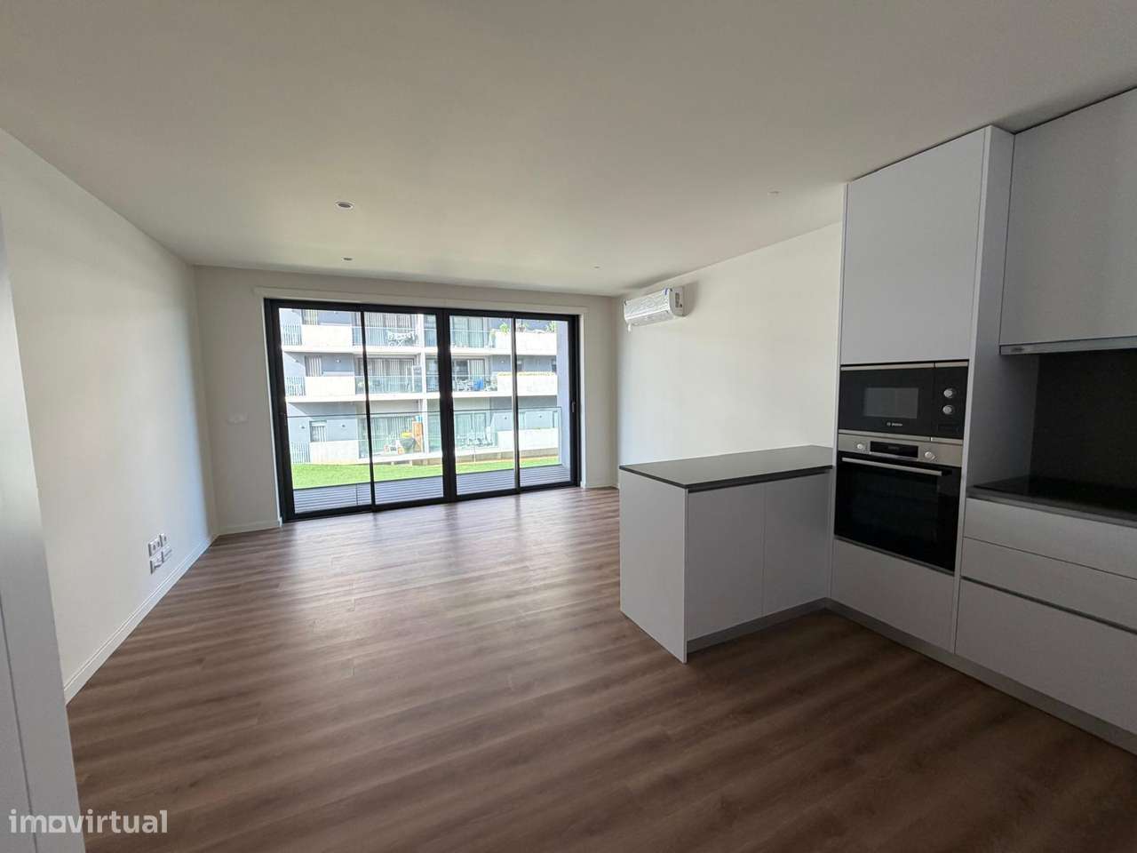 Apartamento T2 Varanda Garagem Pronto Habitar Parque Lavandeira-22