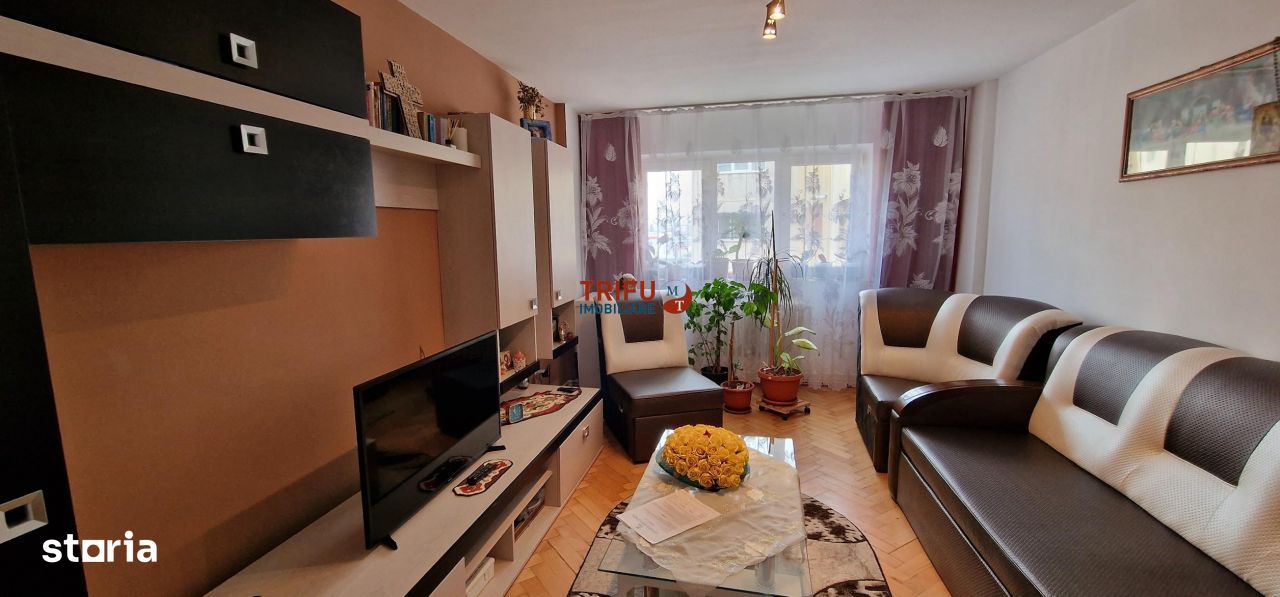 Apartament 3 camere de vanzare etaj 3 zona Stadion