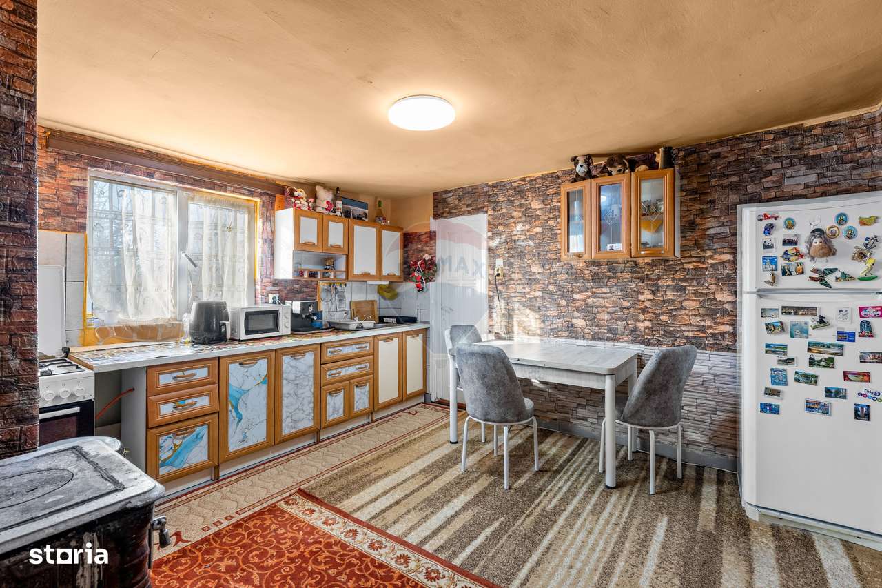 Casă cu 5 camere in Barzava-7