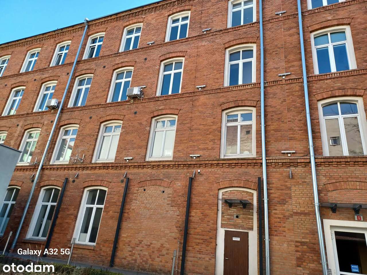 Kawalerka w klimatycznym budynku z czerwonej cegły-0