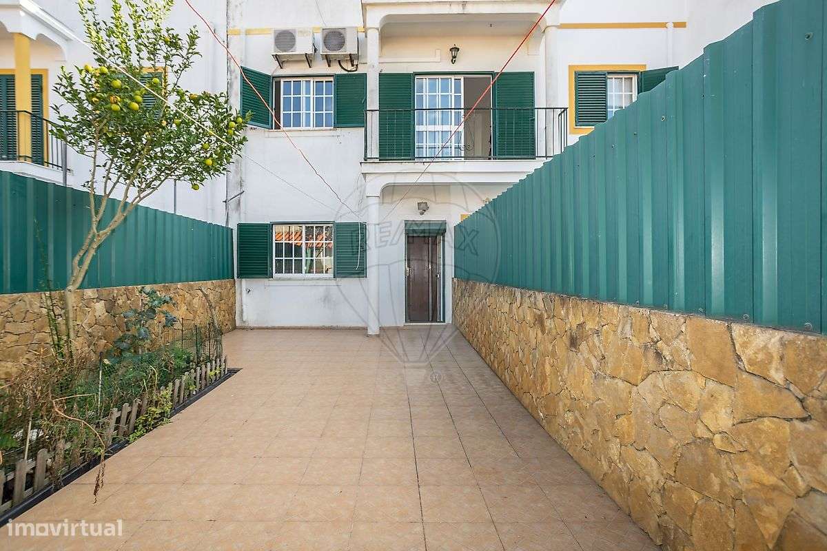 Moradia T3 com Quintal, Escritório e Churrasqueira – Quinta do Conde-19