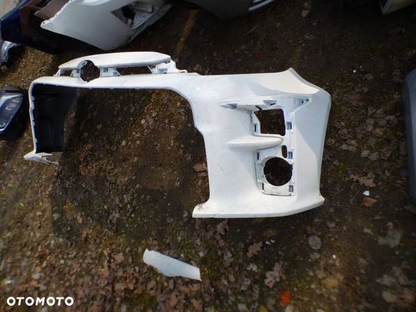 Zderzak Toyota Yaris GR przód uszkodzony - 2