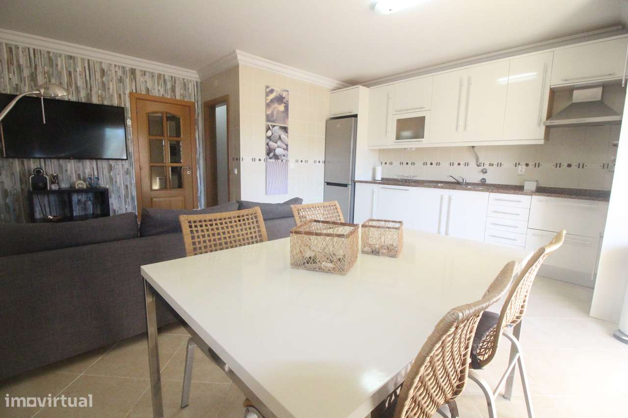 Armação de Pêra T1 Semi-Novo com Piscina, Garagem, 450 mt da Praia-8