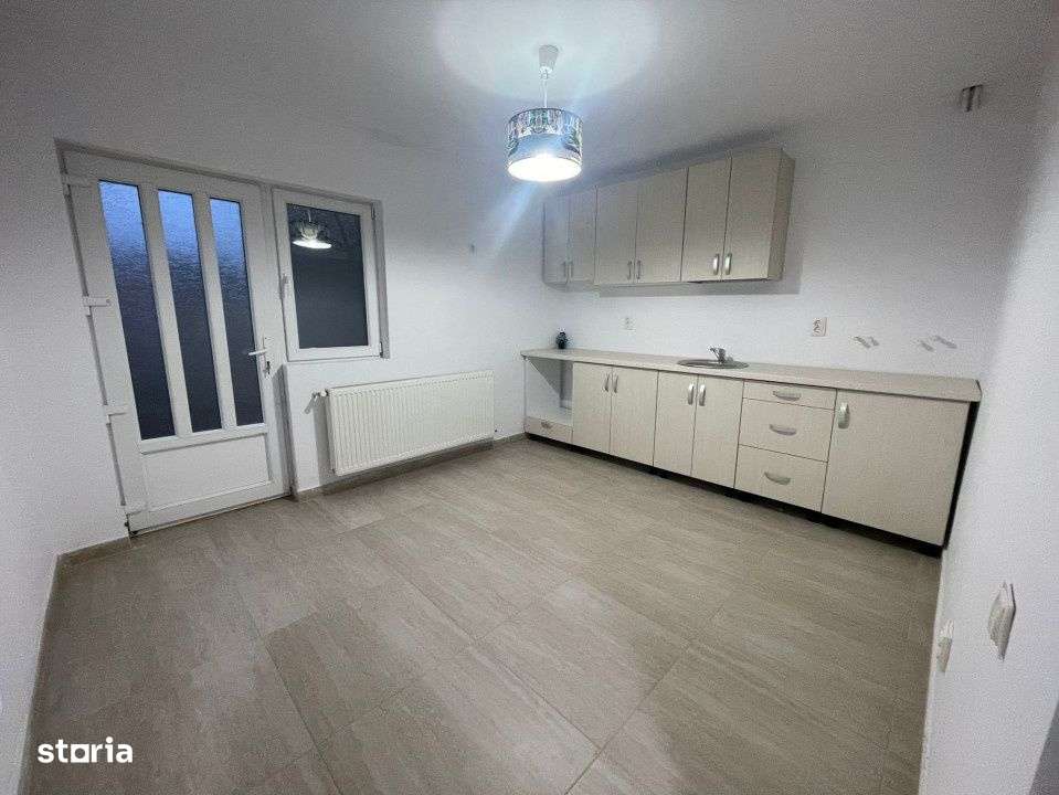 Vanzare casa situata in Targu Jiu, str. Salcamului - Imagine principală: 5/10