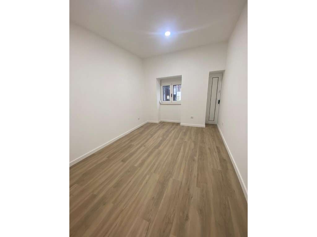 Moradia completamente remodelada na Carapinheira-10