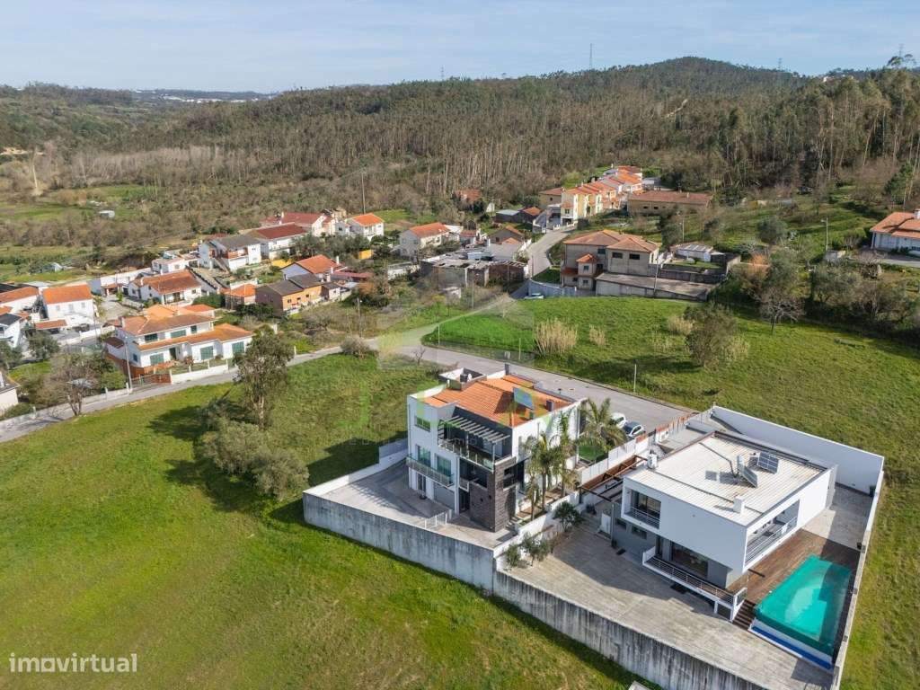 Moradia V4 isolada a 3min de Leiria-55