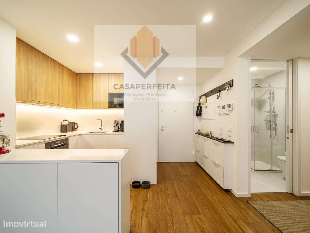 Fabuloso T2 Como Novo com Terraço e Lugar de Garagem - Candal-10