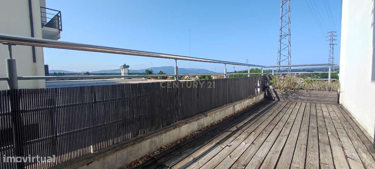Apartamento T2 com Vista Panorâmica em Valença-23