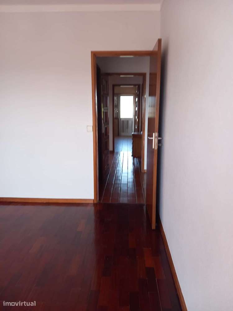 Comprar  Apartamento T2 Dúplex Centro de Gondomar-8