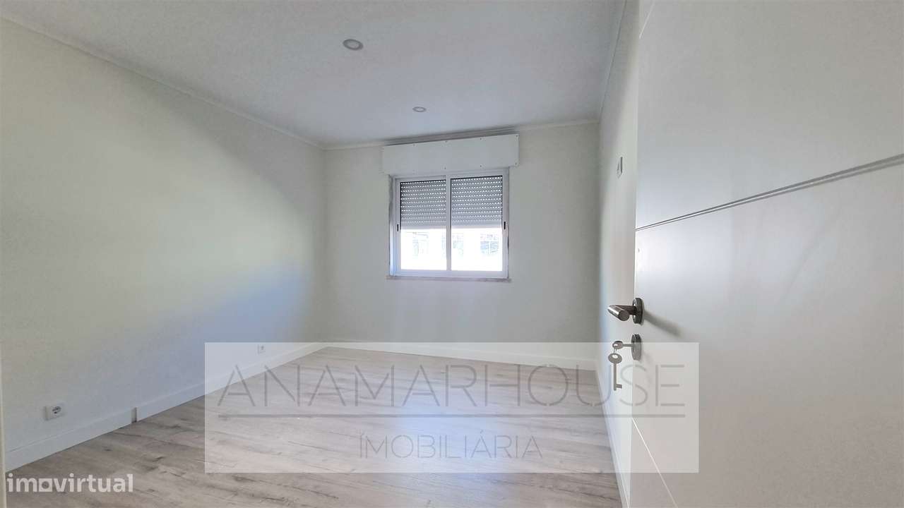 T3 Remodelado com varandas na Amadora, Mina De Água-5