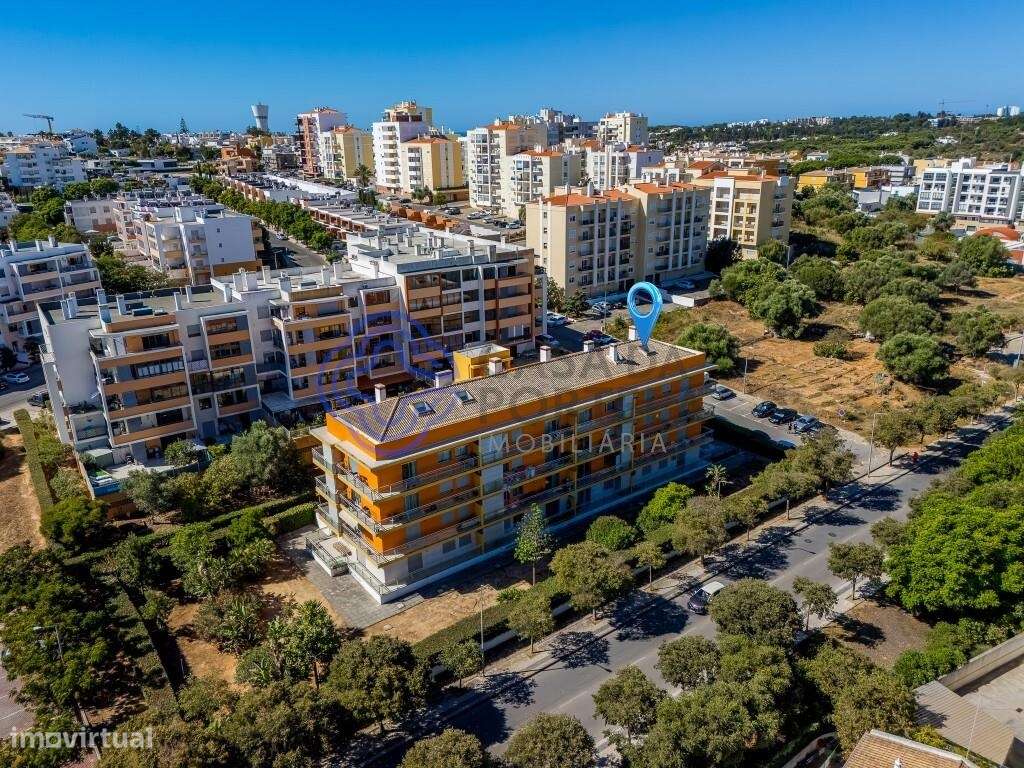 Apartamento T4 com 2 lugares de estacionamento, arrecadação e dois ter-25