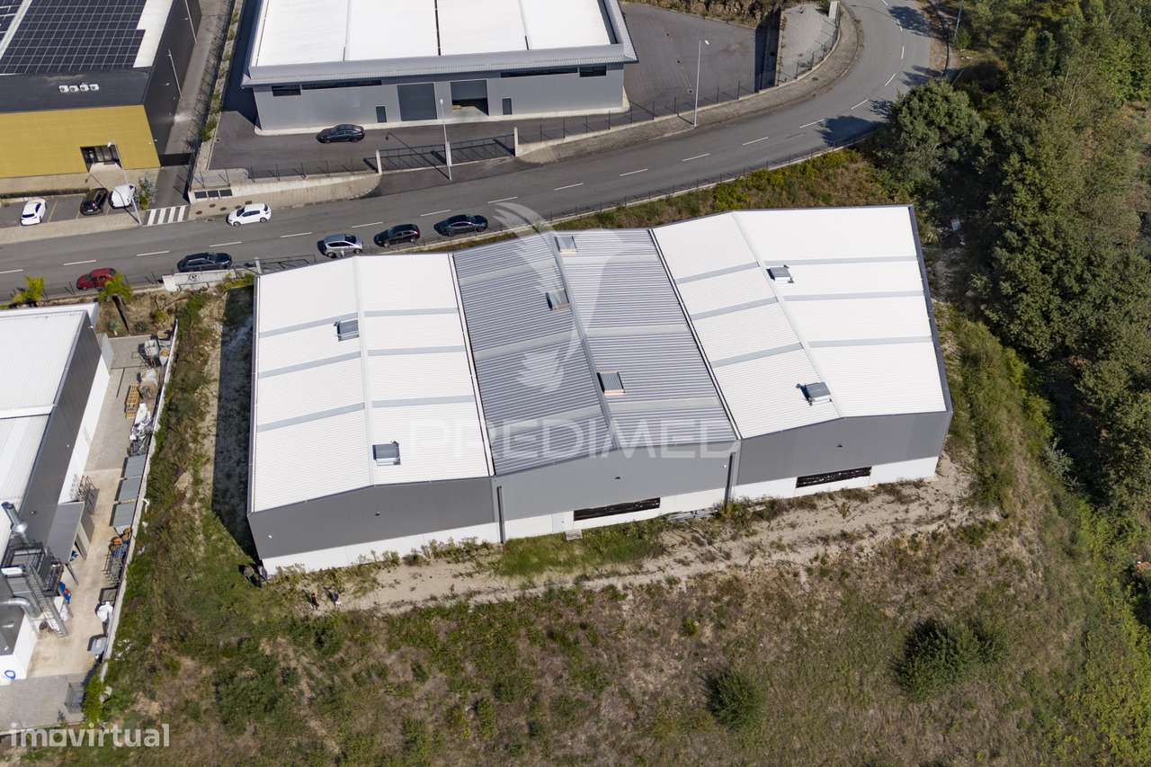 Pavilhão industrial com 2416m2. - Grande imagem: 4/33