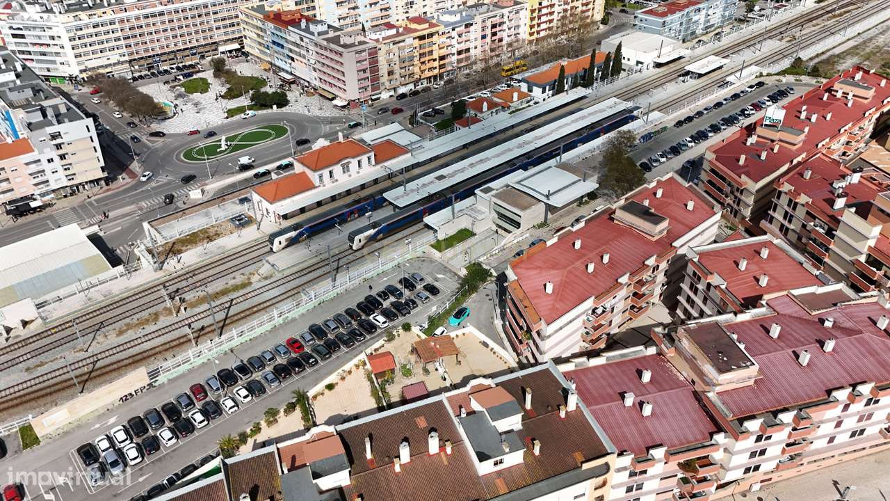 Apartamento T3 com Varanda, Arrecadação e Três Lugares de Parqueamento-29