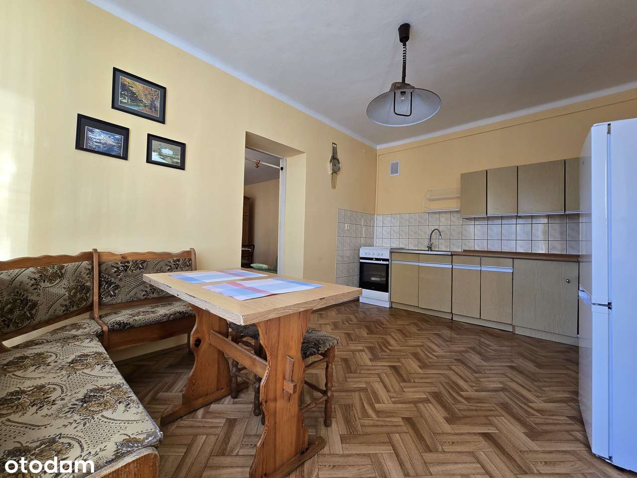 Bardzo zadbany dom do zamieszkania z pompą ciepła i panelami-8