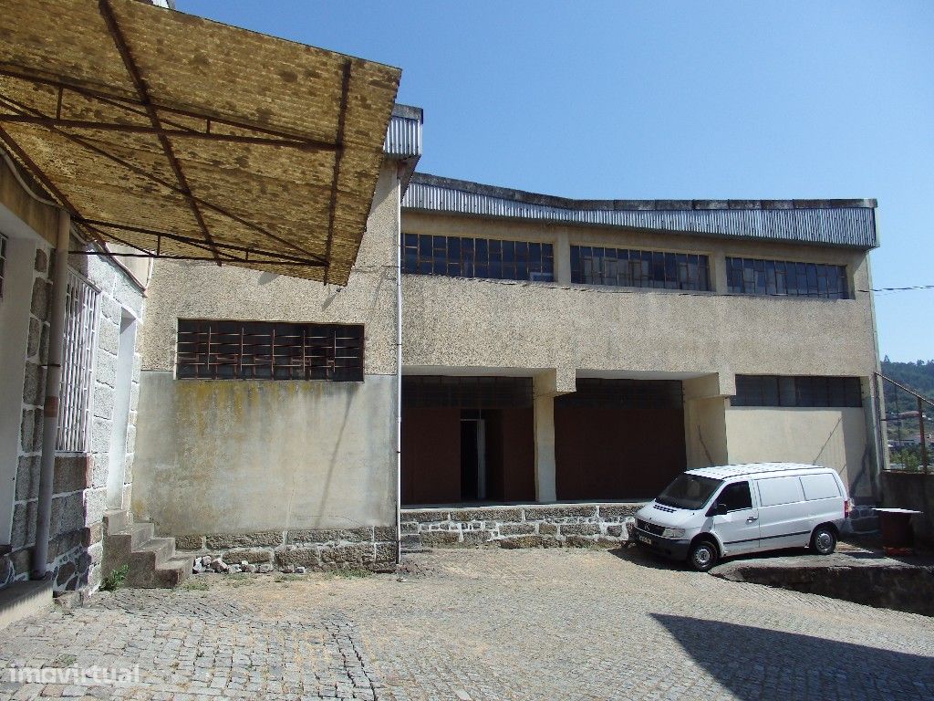 Armazém Industrial Polvoreira - Junto à estrada nacional - Grande imagem: 1/6
