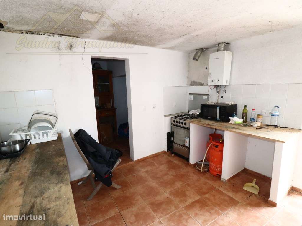 Moradia T3 com garagem e terreno 4120m2-39