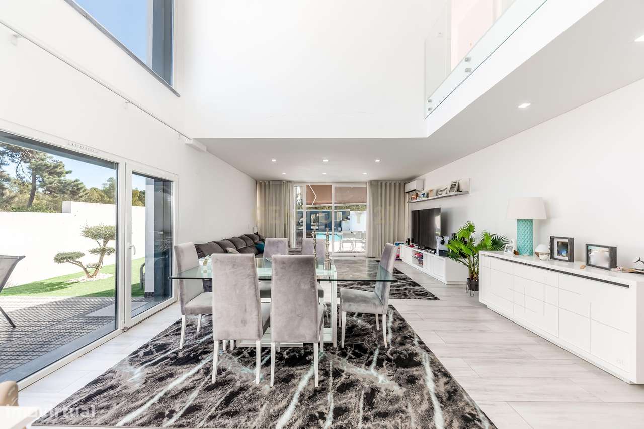 Moradia T4 com 3 Suites, Piscina e Anexo T1 – Marisol, Charneca de Cap - Grande imagem: 2/28