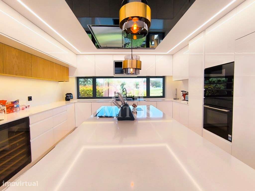 Moradia isolada com piscina e jardim - Grande imagem: 5/38