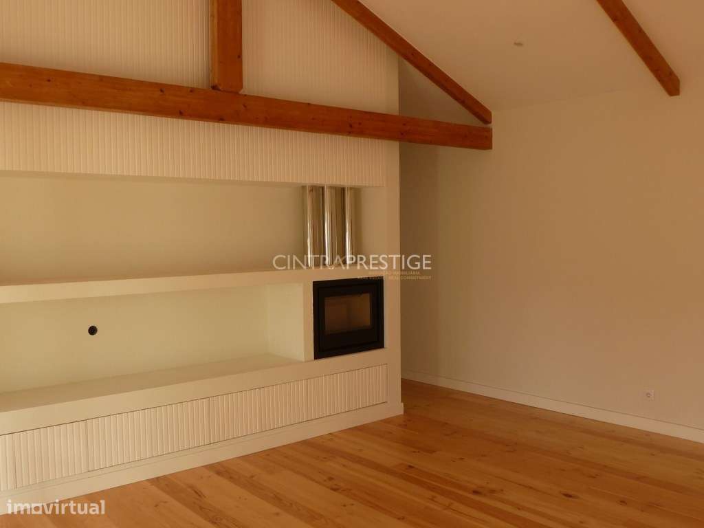 Moradia T2 totalmente recuperada em Almoçageme-9