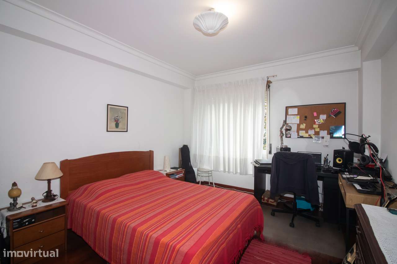 Espaçoso Apartamento T4 na Prestigiada Portela de Sacavém-17