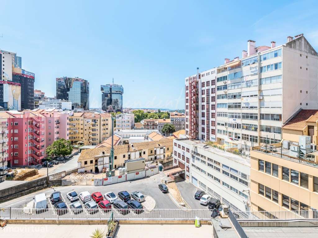APARTAMENTO T3 TRANSFORMADO EM T2+1 NA AVENIDA CONSELHEIRO FERNANDO...-19