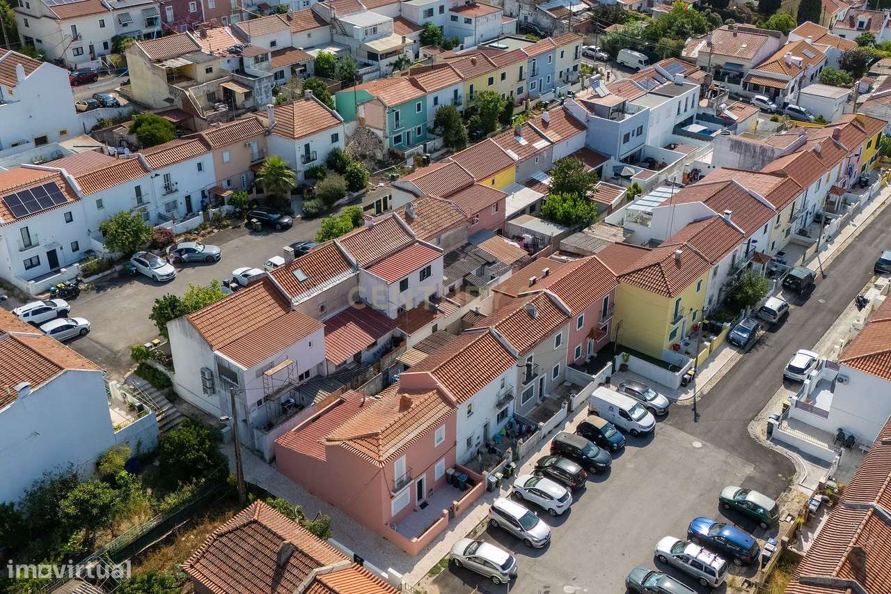 Moradia T3 com Quintal e Alto Potencial no Caramão da Ajuda, Lisboa-19