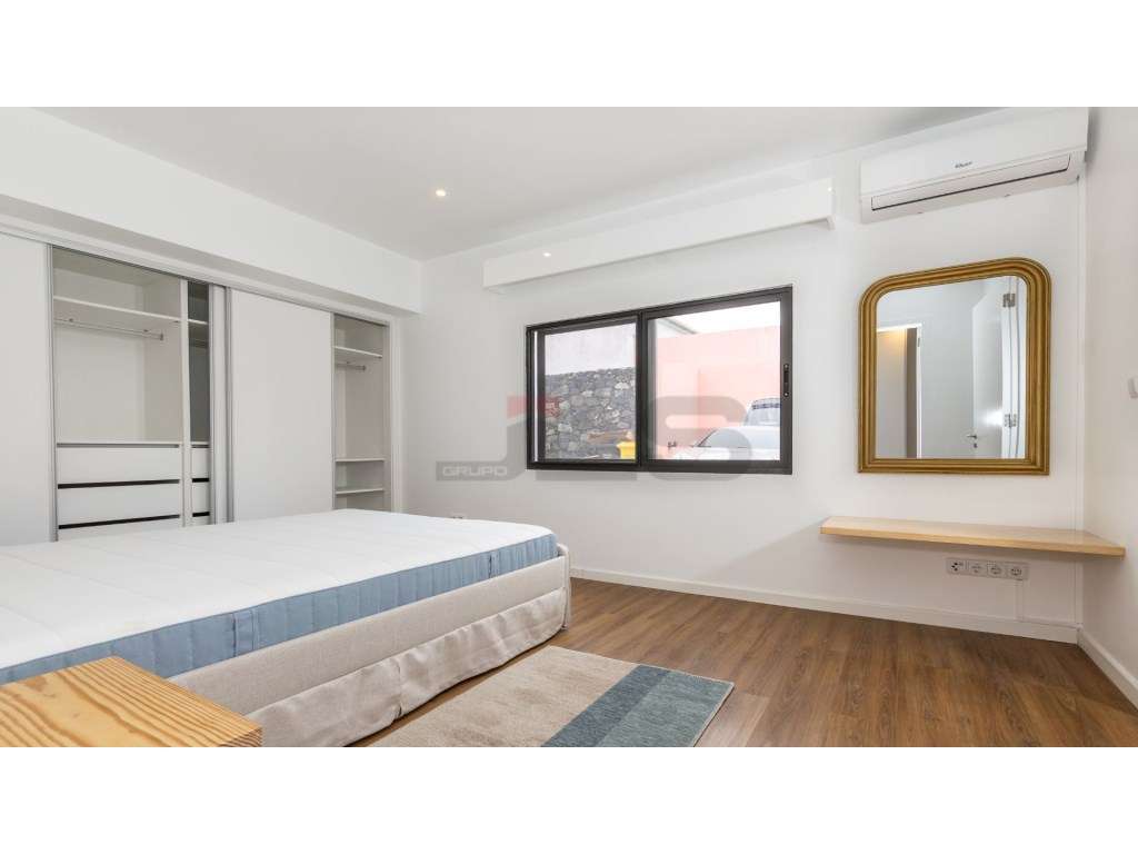 Moradia V4 com Apartamento T1 Anexo, Totalmente Remodelada - Centro...-40