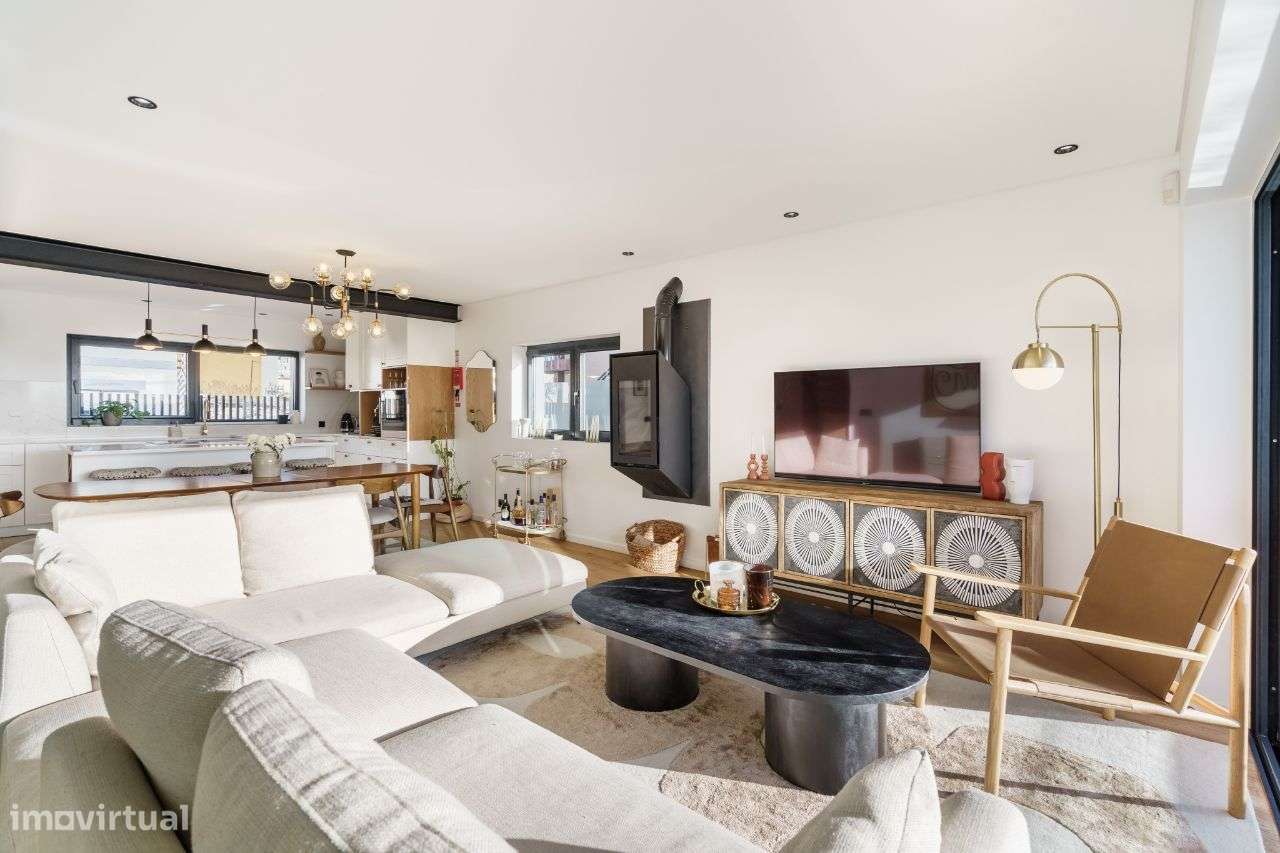 Moradia V3+1 totalmente renovada com vista mar-17