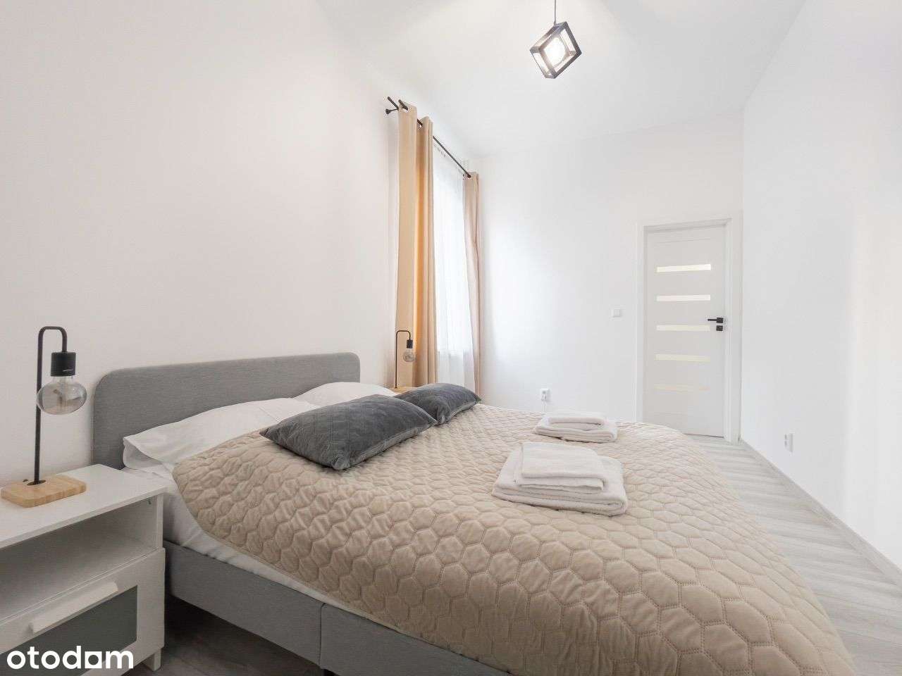 Przestronny Apartament z 2 Sypialniami i Balkonem-9