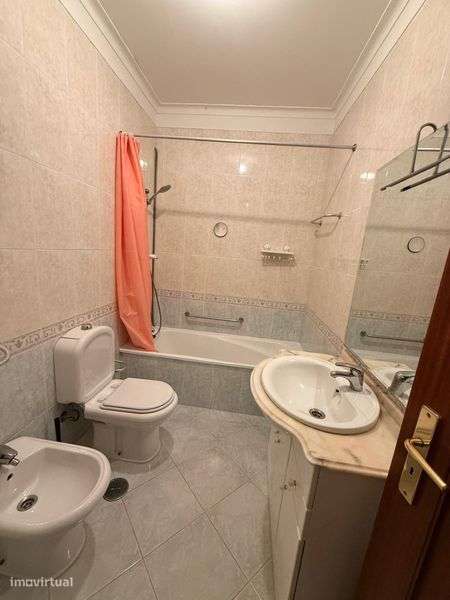 Arrendo Apartamento T1 com garagem 2 carros - Grande imagem: 5/8