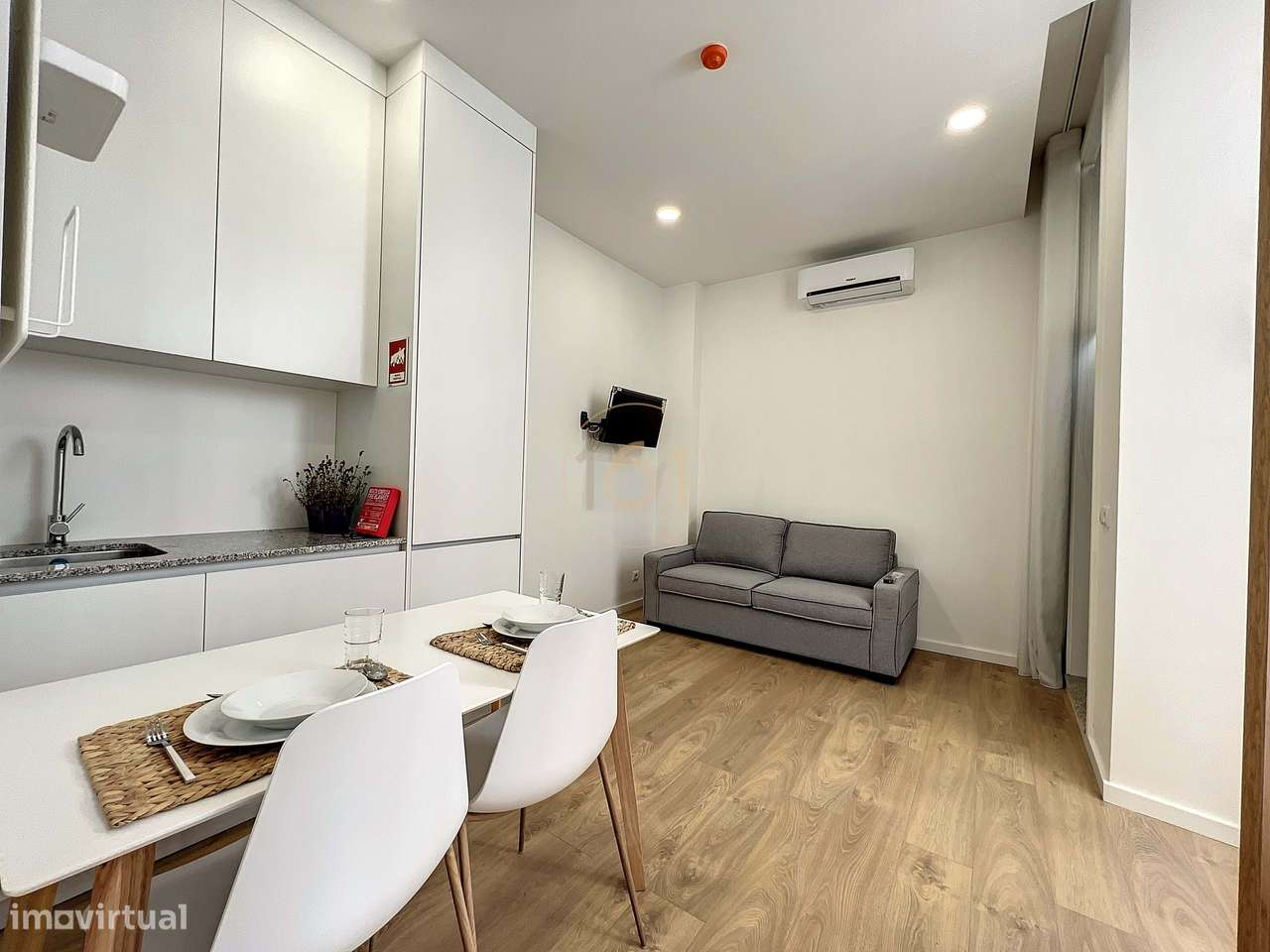 Conjunto de 5 estudios T0 na Rua Raul Doria. - Grande imagem: 2/38