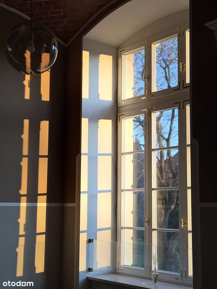 Przy Rynku | Południowe światło | 4,5 m sufit | 3 pokoje | 2 balkony-12