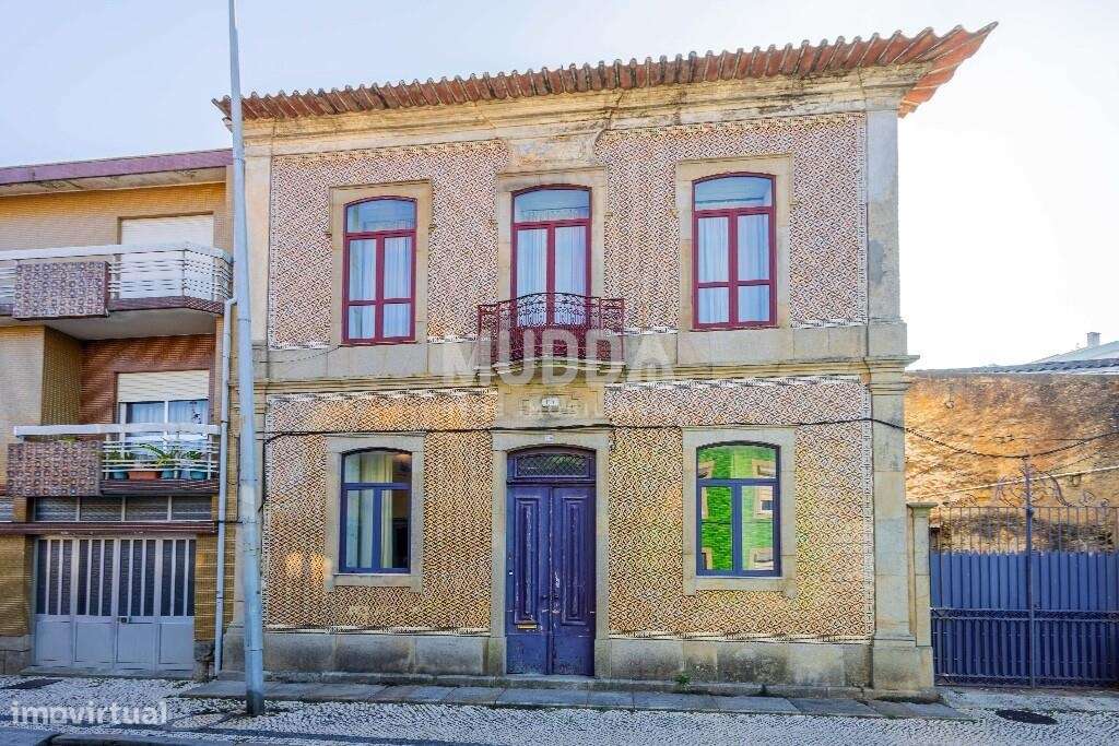 Moradia T9 no Centro de Ovar - Potencial para Turismo | Moradia Bifami-12