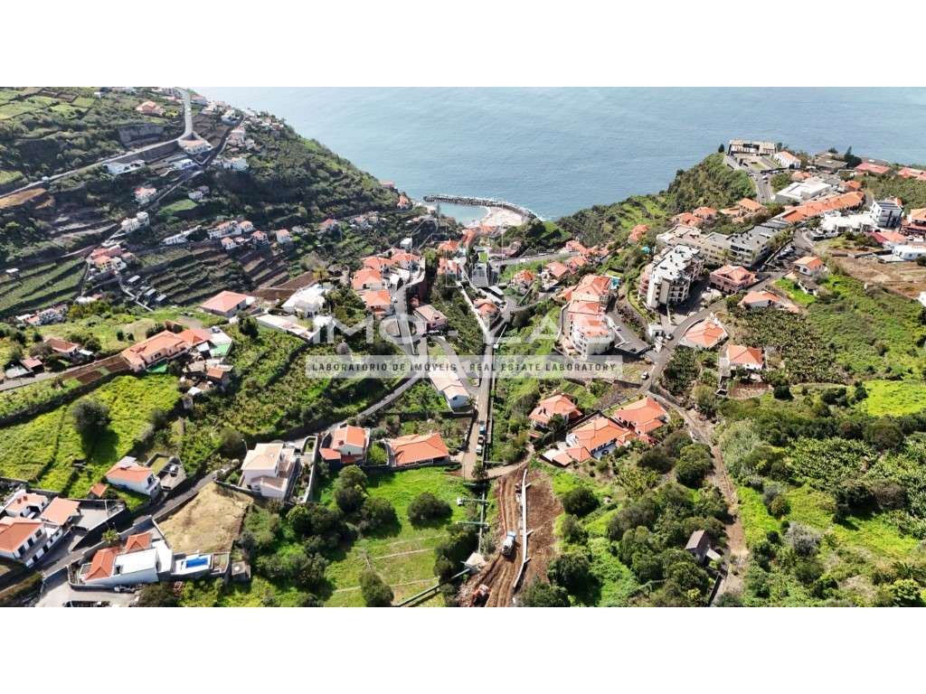 Terreno com 1033 - ENORME POTENCIAL - Calheta-11