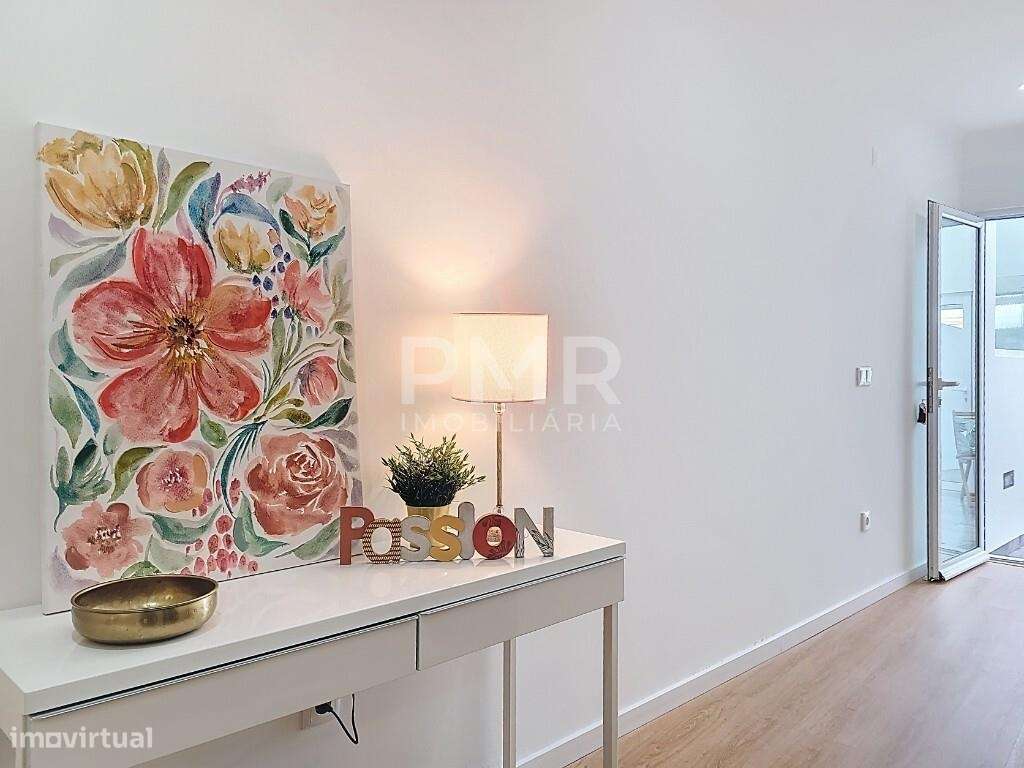 Moradia totalmente renovada com espaço exterior – Vale de Figueira-6