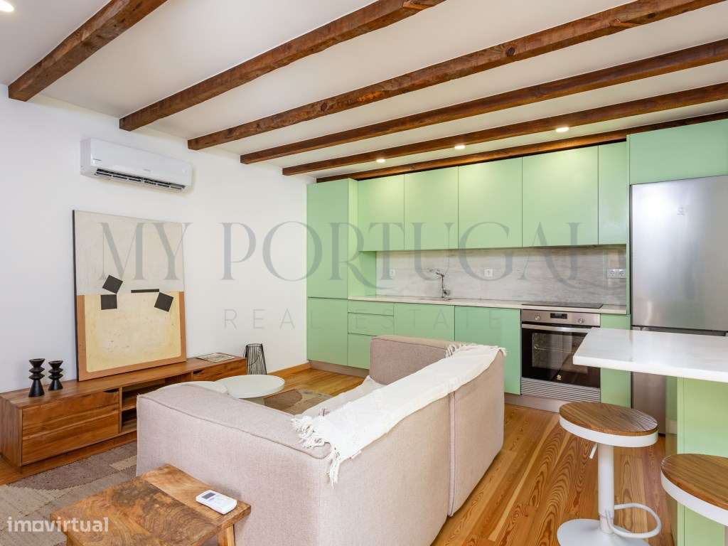 Alfama Autêntica: T1 Remodelado com Pátio Privado - Grande imagem: 3/25