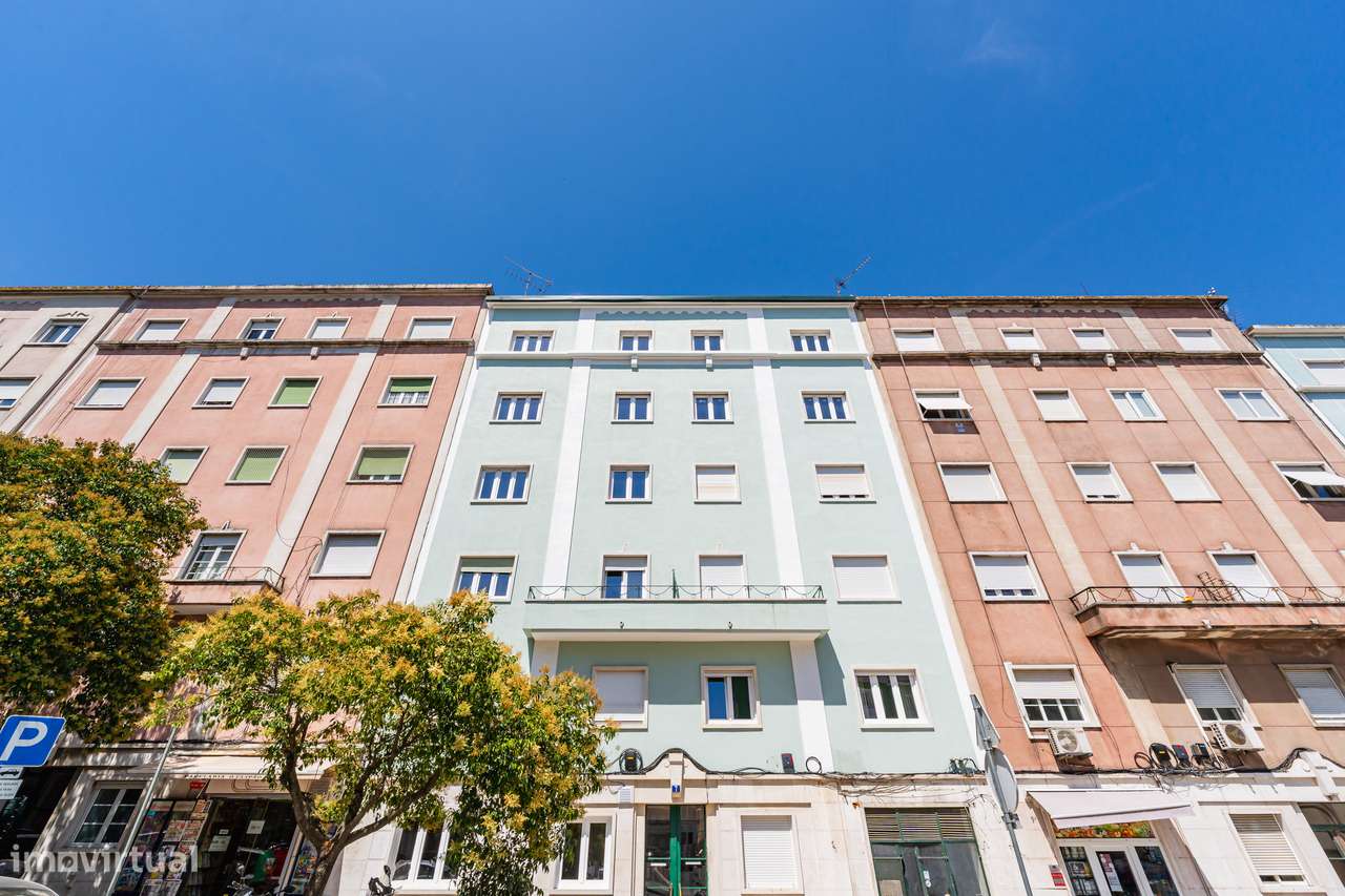 T2+1 Totalmente renovado com piscina | Penha de França |-32