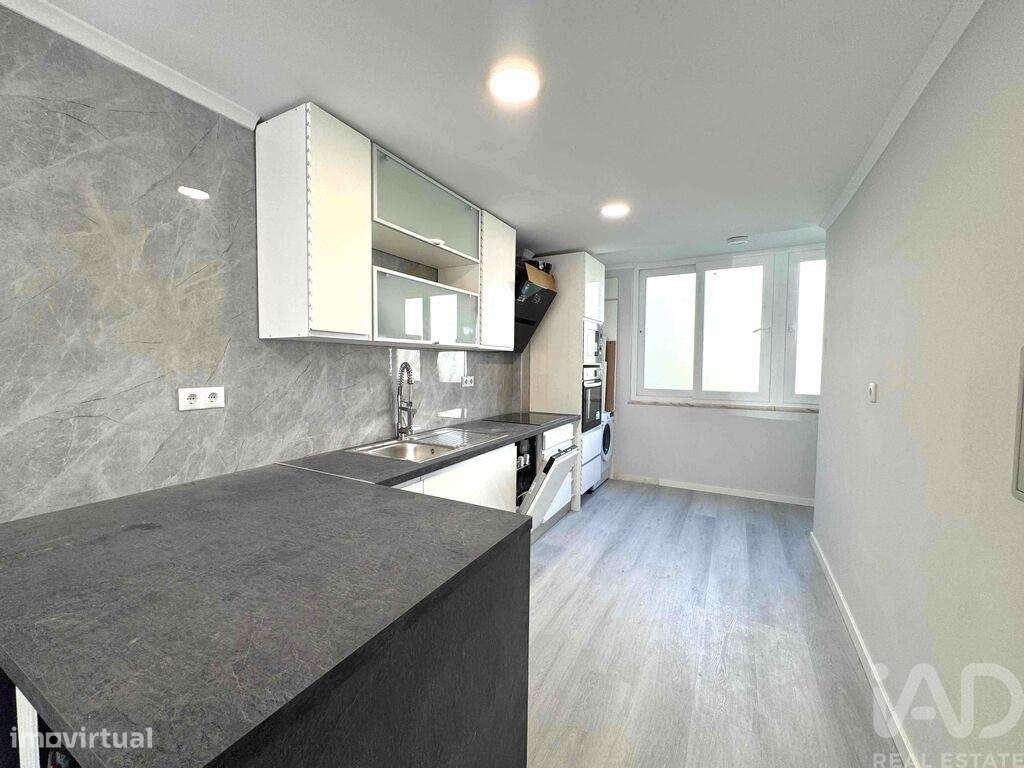 Apartamento T2 Em Benfica De 56 M2