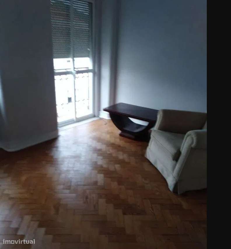 Excelente Apartamento de 4 assoalhadas sito nas Avenidas Novas-11