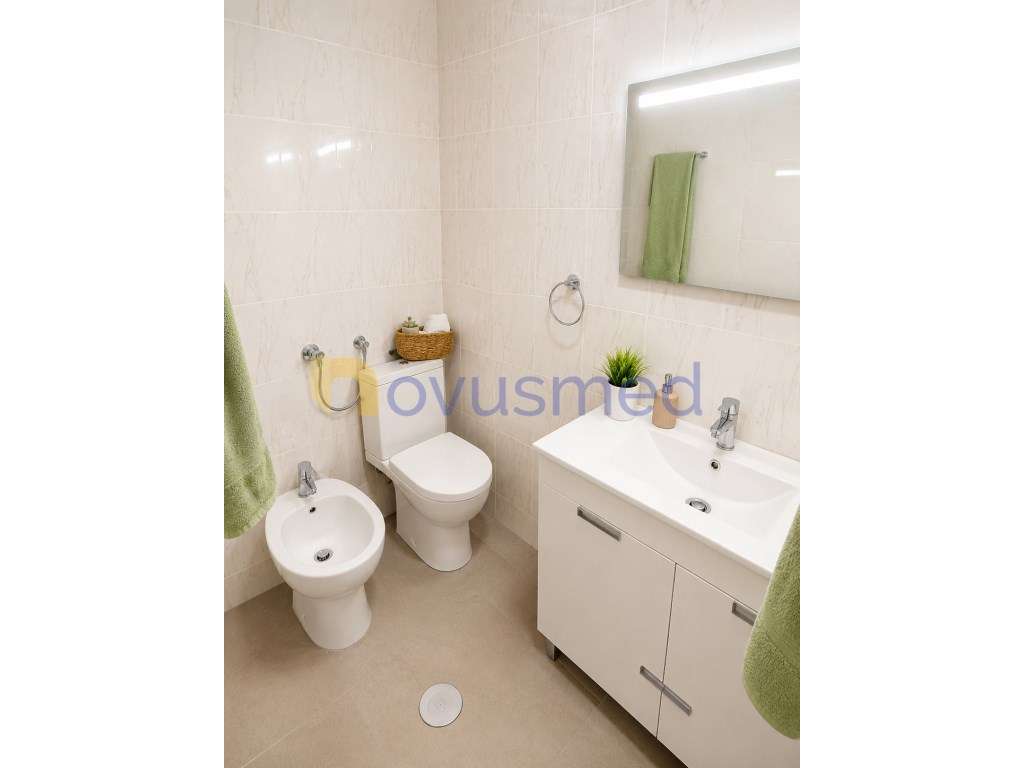 Apartamento T2 totalmente remodelado em zona central nas Ferreiras-12