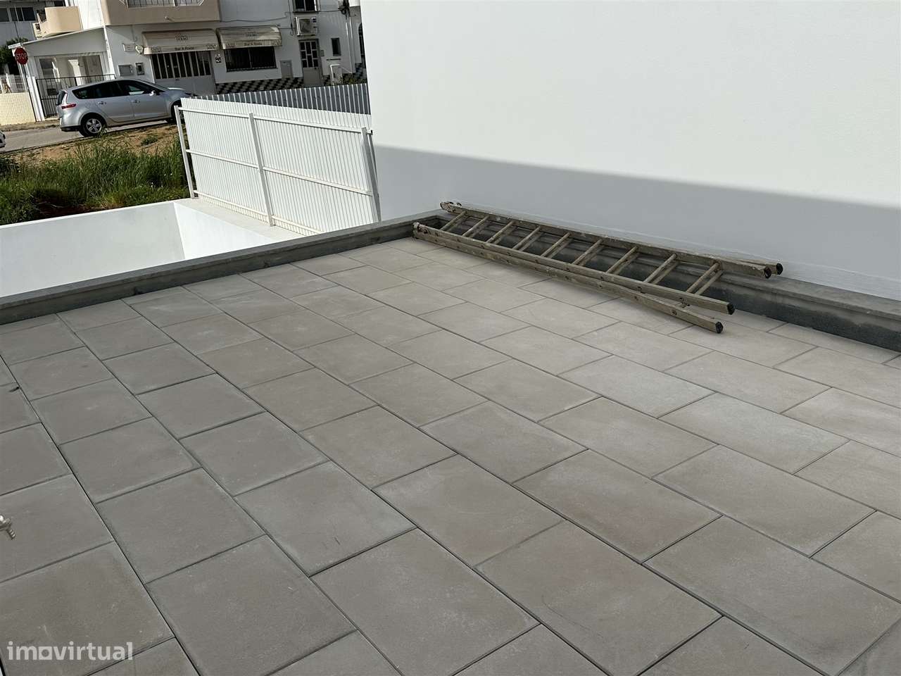 Moradia Unifamiliar de Luxo com Piscina e Jardim-30