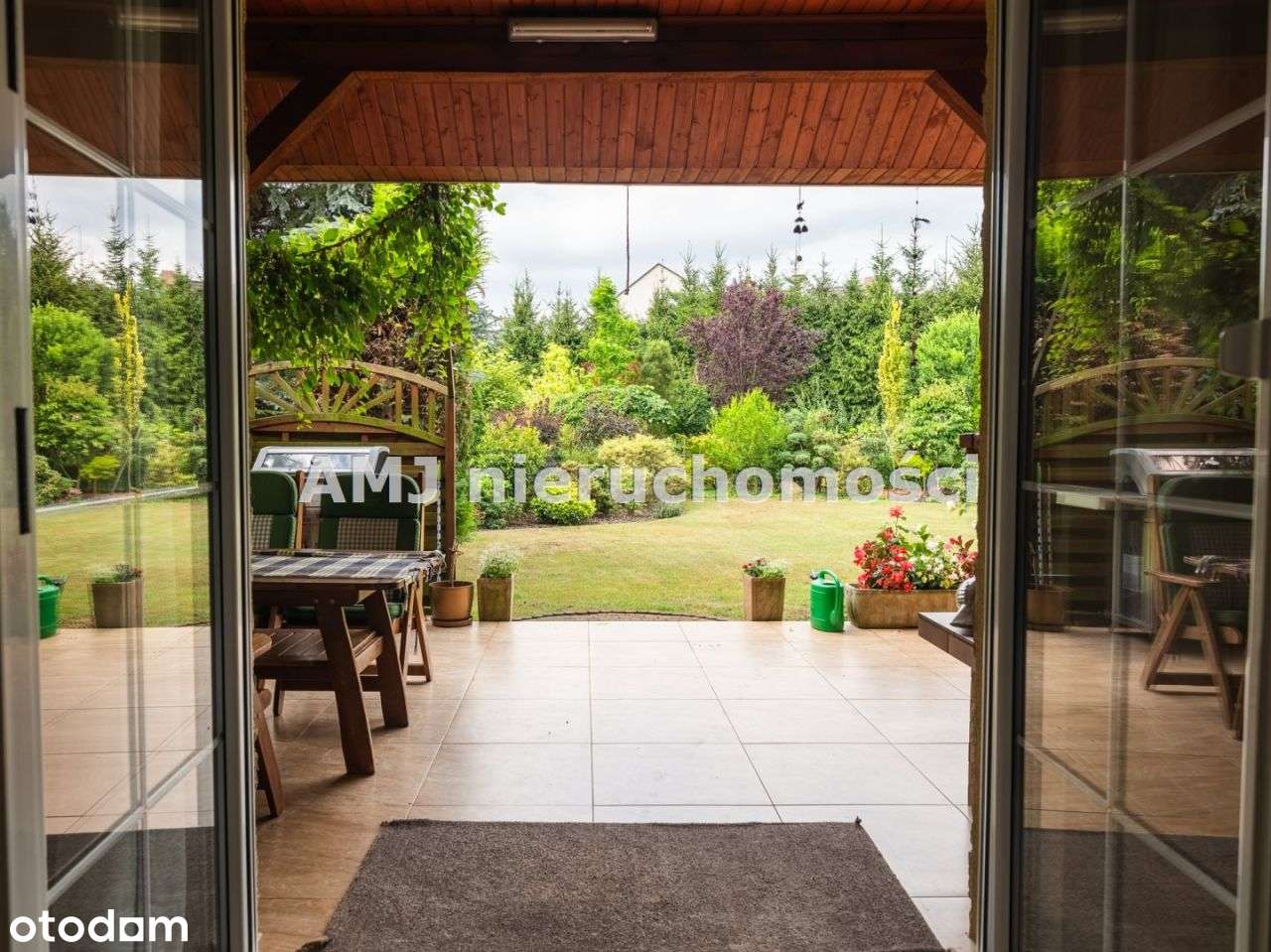 Dom marzeń w otoczeniu lasu-10