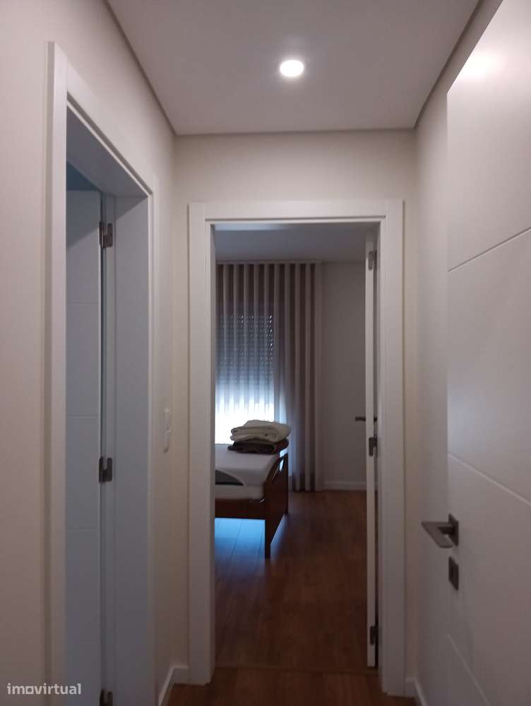 Apartamento T2 Novo com Varanda e Garagem-20