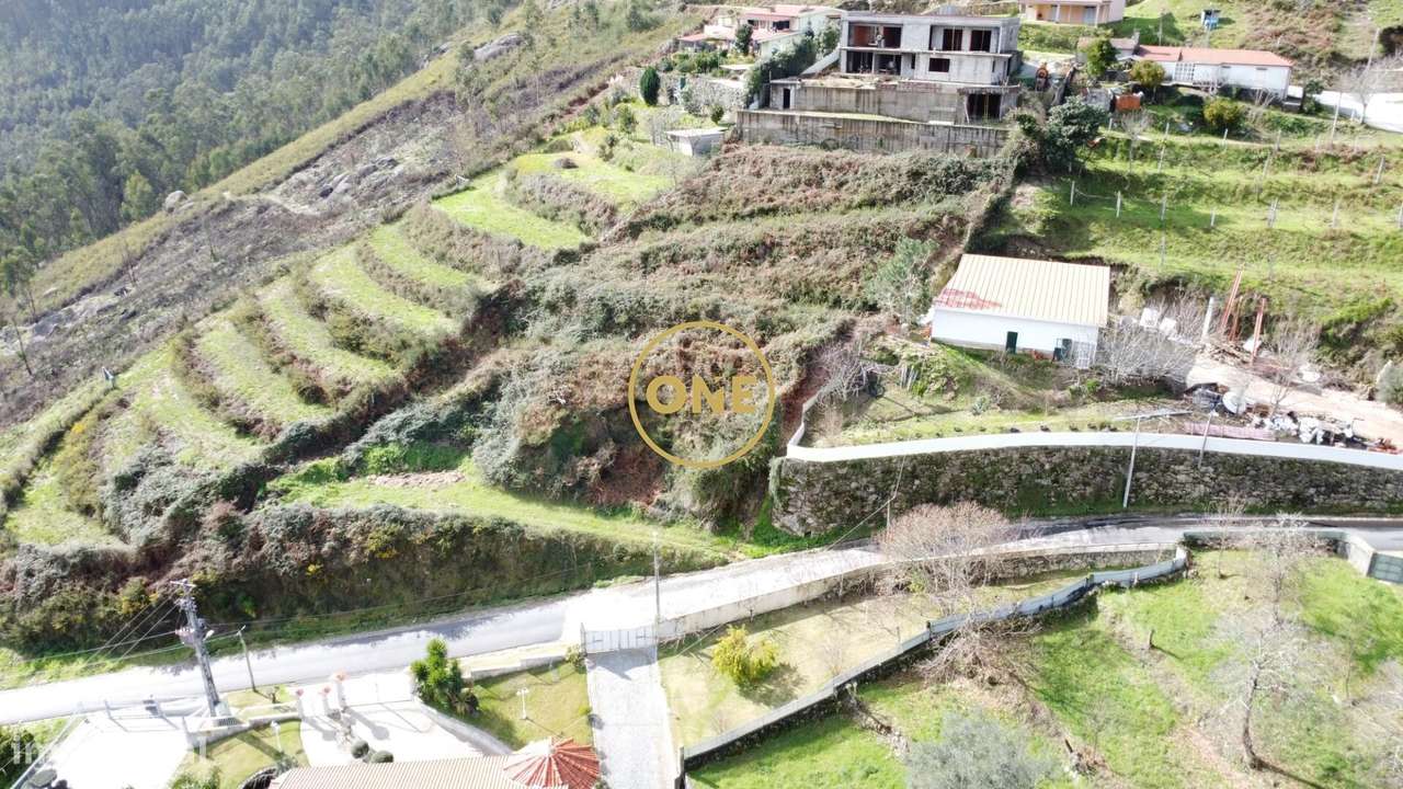 Terreno em Passô, Vila Verde – espaço, tranquilidade e vistas incrívei - Grande imagem: 2/14