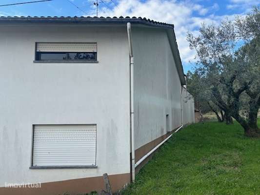 Moradia sita em Rio de Couro e Casal dos Bernardos-1